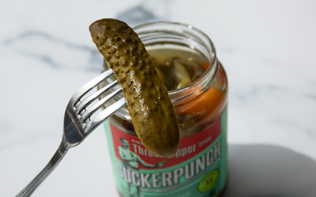 Een plasje in een pot augurken